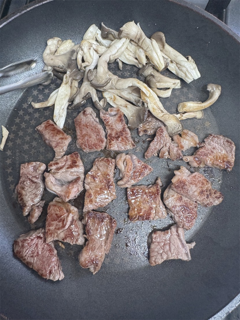 열광한우 등심 굽는 모습